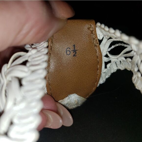 Yellow box white flip flops - Picture 6 of 6